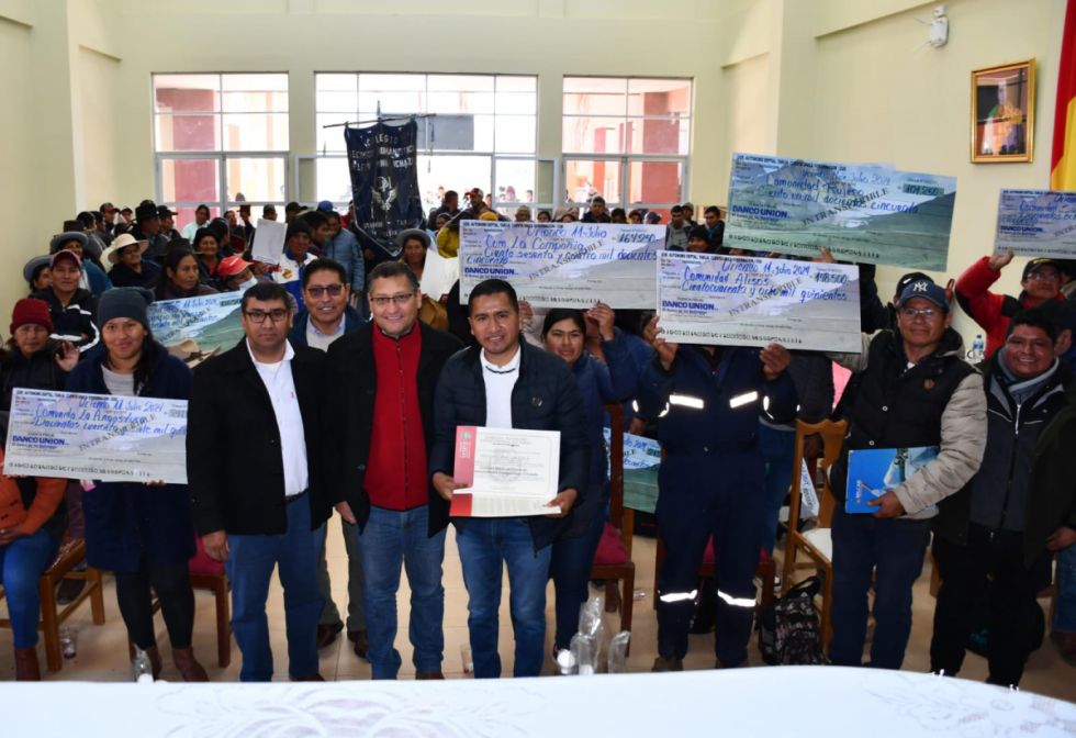 Prosol: Gobernación entrega más de tres millones a 23 comunidades campesinas de Uriondo