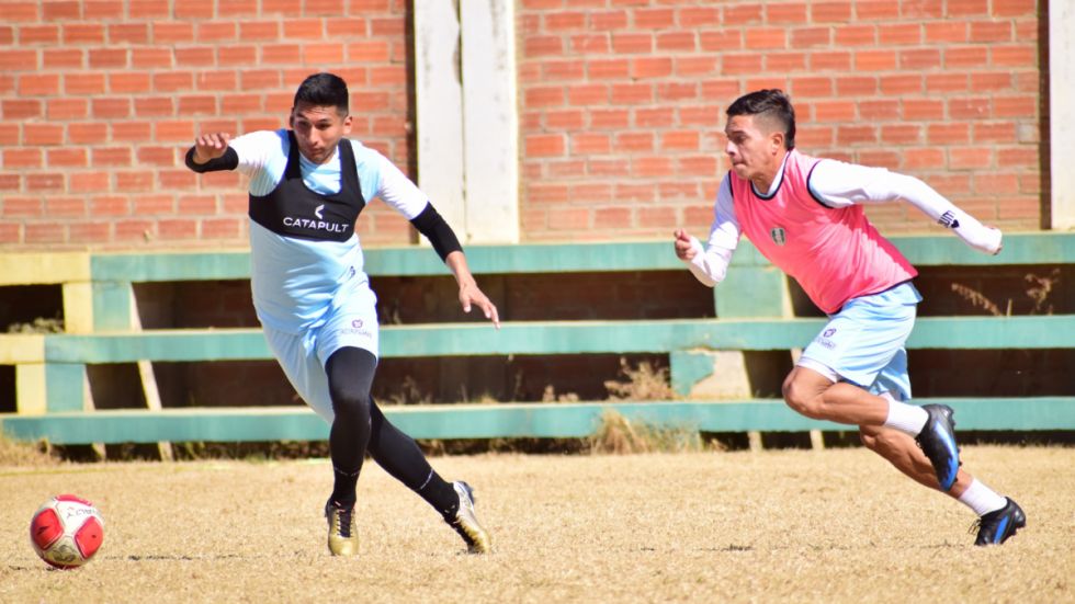 Tomayapo no descarta la posibilidad de sumar un futbolista más