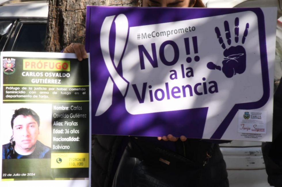 Colectivos e instituciones marchan en Tarija contra la violencia de género y en memoria de Lorenza Jovita