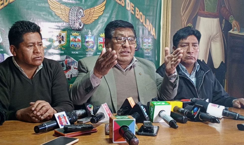 Confederación de Choferes reafirma el paro de este jueves y anuncia ‘bloqueo total’