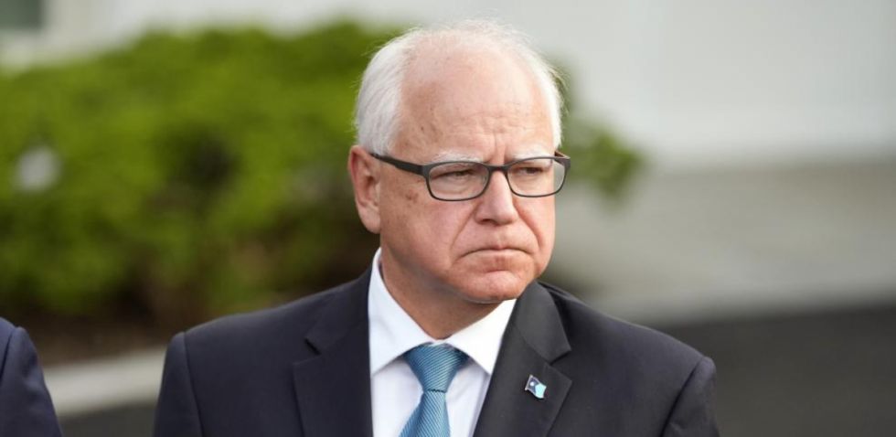 Kamala Harris escoge a Tim Walz como su candidato a vicepresidente