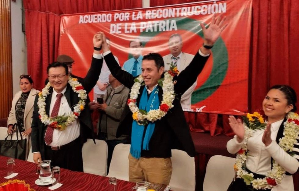 Chi y el capitán Lara firman alianza con miras a las elecciones de 2025