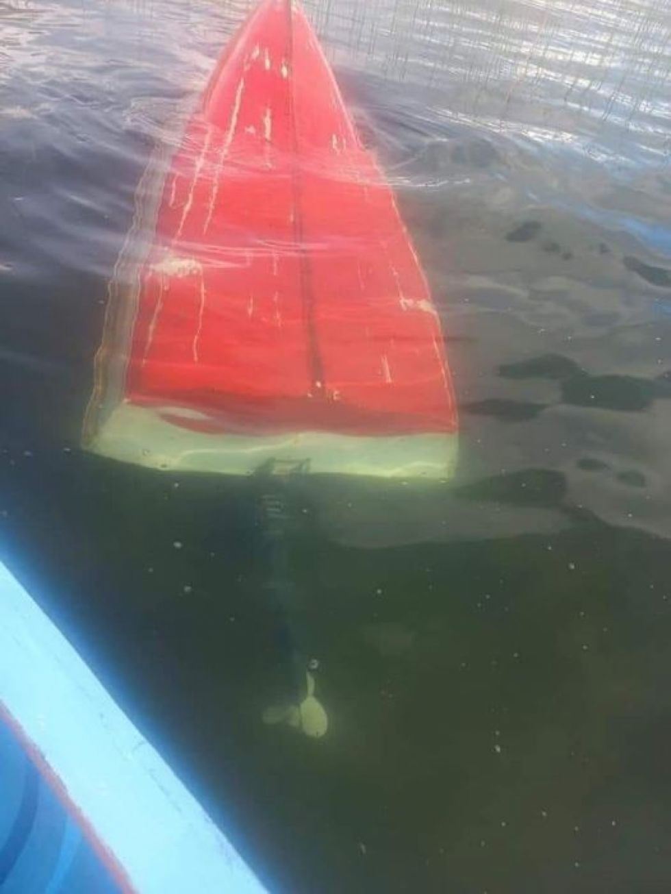 Vuelco y naufragio en el Lago Titicaca deja a un niño en la orfandad