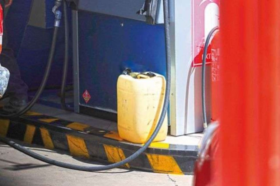 Bermejo: Aprehenden a una mujer por revender gasolina 