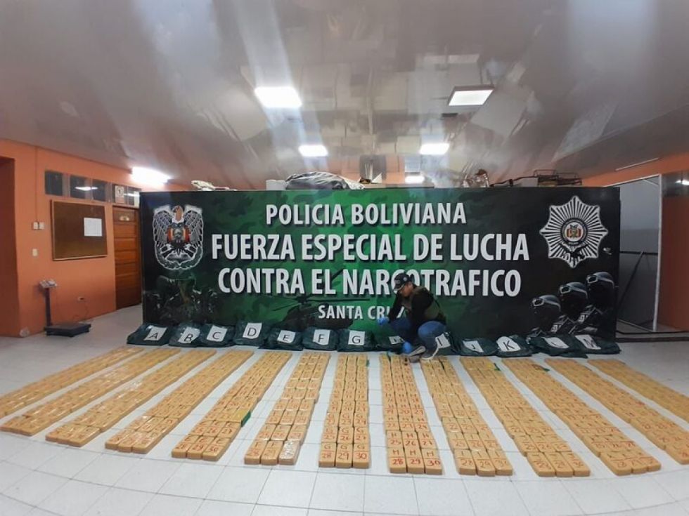 Secuestran 400 kilos de pasta base de cocaína
