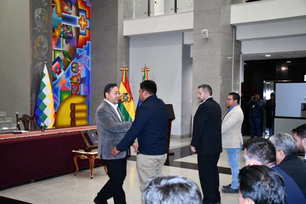 Arce insta a nuevos ministros a mostrar mayor transparencia y lucha férrea contra la corrupción