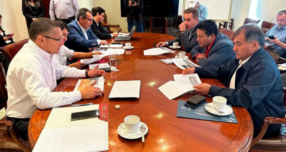 Seis Gobernadores se reúnen en Santa Cruz para para analizar alternativas a la crisis económica 