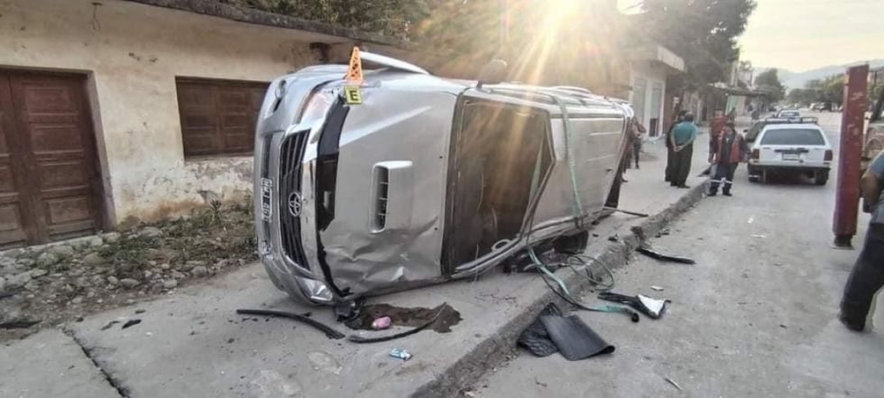 Conductor ebrio colisiona con motociclista y deja heridos en Bermejo