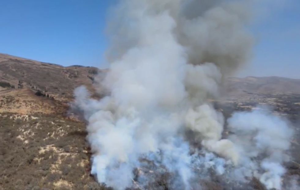 Reportan fuerte incendio en Tolomosa Grande, Tarija