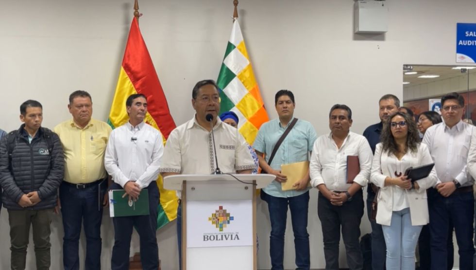 El Gobierno firma acuerdo con la patronal agrícola