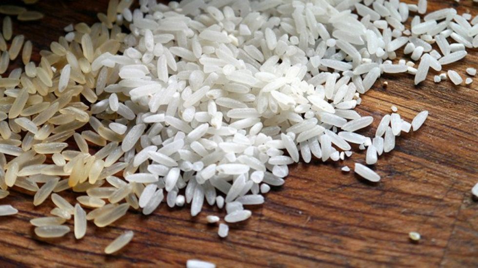 Investigan presunto arroz adulterado en el mercado Campesino de Tarija