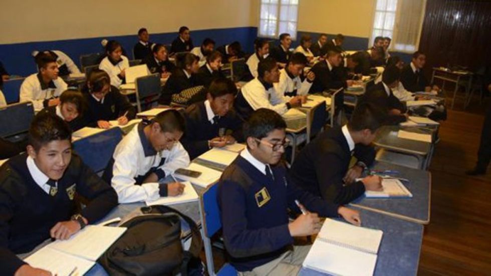 Educación deja que cada región decida si mantendrá clases a distancia o retornará a las presenciales