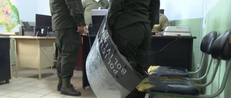 Ocho policías heridos tras ser “emboscados” en el intento de desbloqueo en el botadero de K’ara K’ara