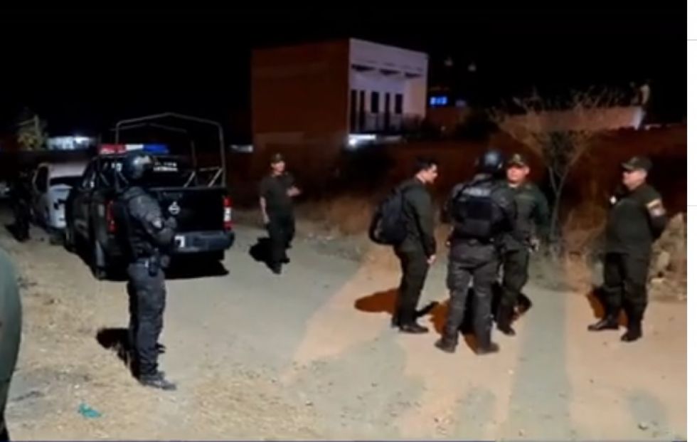 Policía busca a chofer que fue secuestrado por falsos policías 