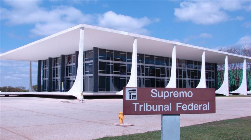 Brasil: instan a X suspender servicio o pagar multa