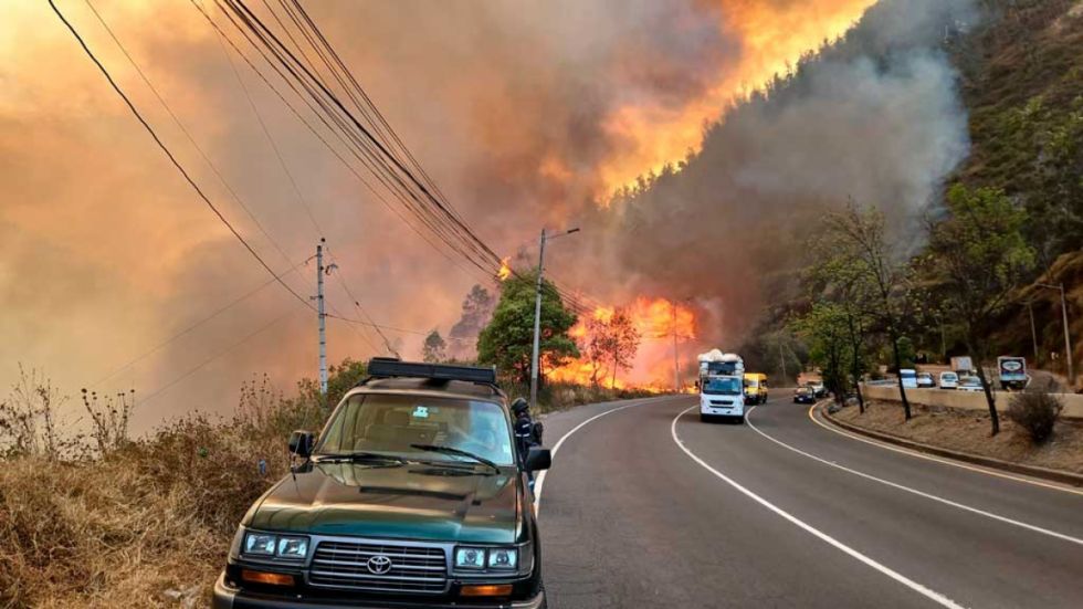 Incendio cubre de humo a la capital de Ecuador