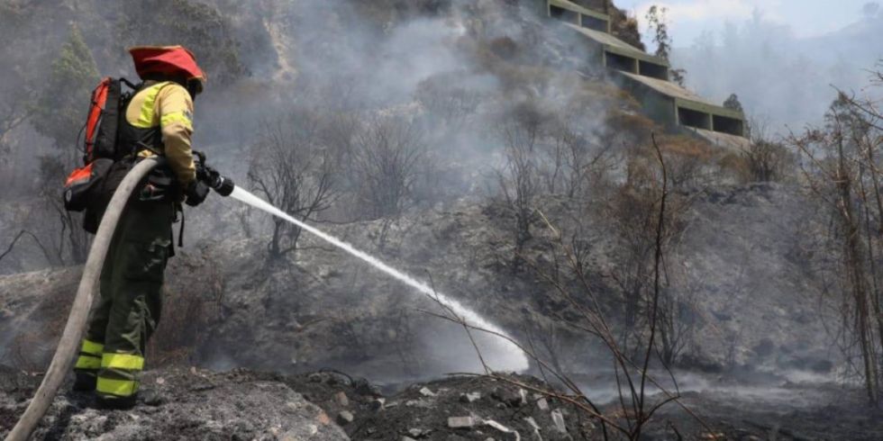 Emergencia en Quito por incendio forestal 