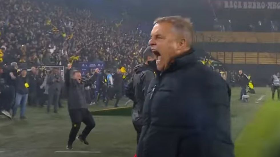Locura sobre el final del partido: Así se vivió en el Campeón del Siglo la clasificación de Peñarol