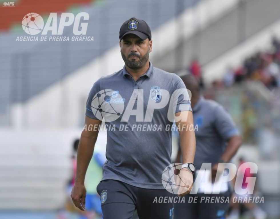 San Antonio se deshace de Leitao 