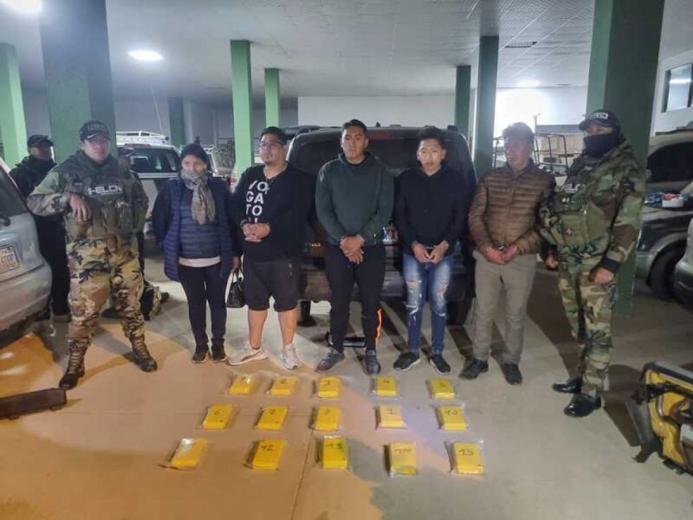 Encuentran escondidos en el tanque de gasolina de un vehículo más de 15 kilos de droga