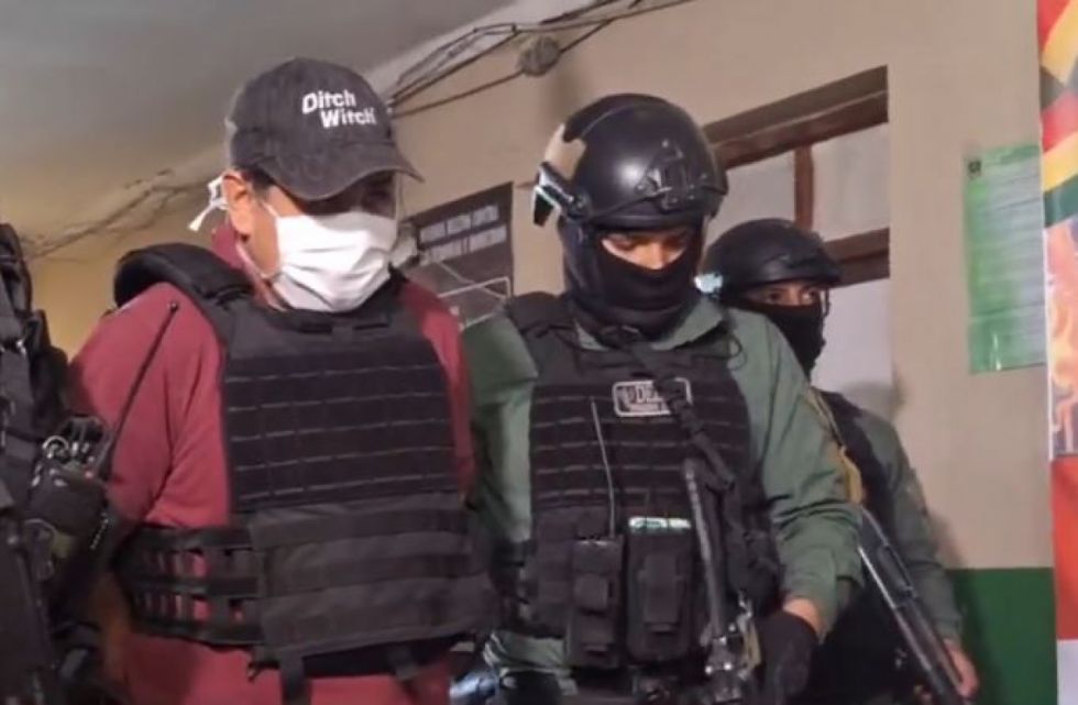 Presentan a un policía implicado en el robo de 28 millones de pesos argentinos en Tarija