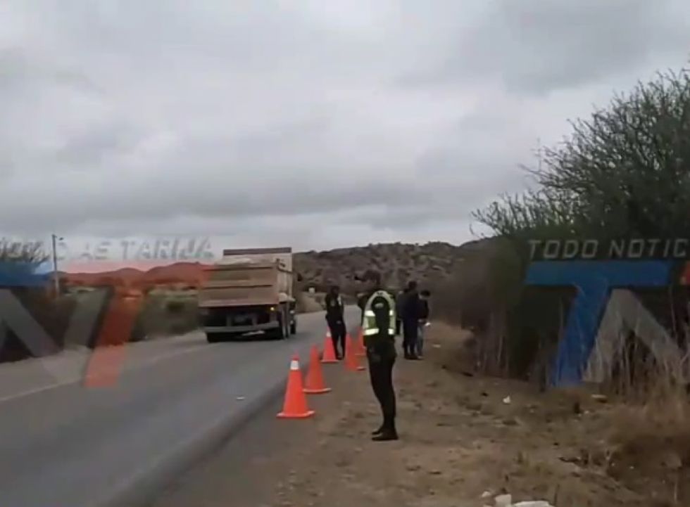 Una persona muere al caer de un vehículo en movimiento en la ruta a Pajchani 