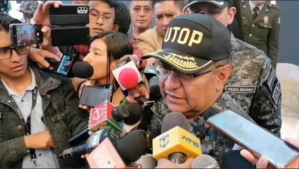 Aprehenden al padre de adolescente en caso de trata y tráfico de personas contra Evo Morales