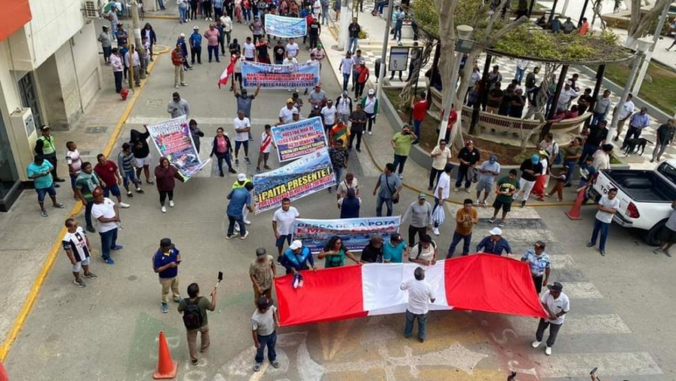 Gremios realizan segundo día de paro en Perú Gremios realizan segundo día de paro en Perú