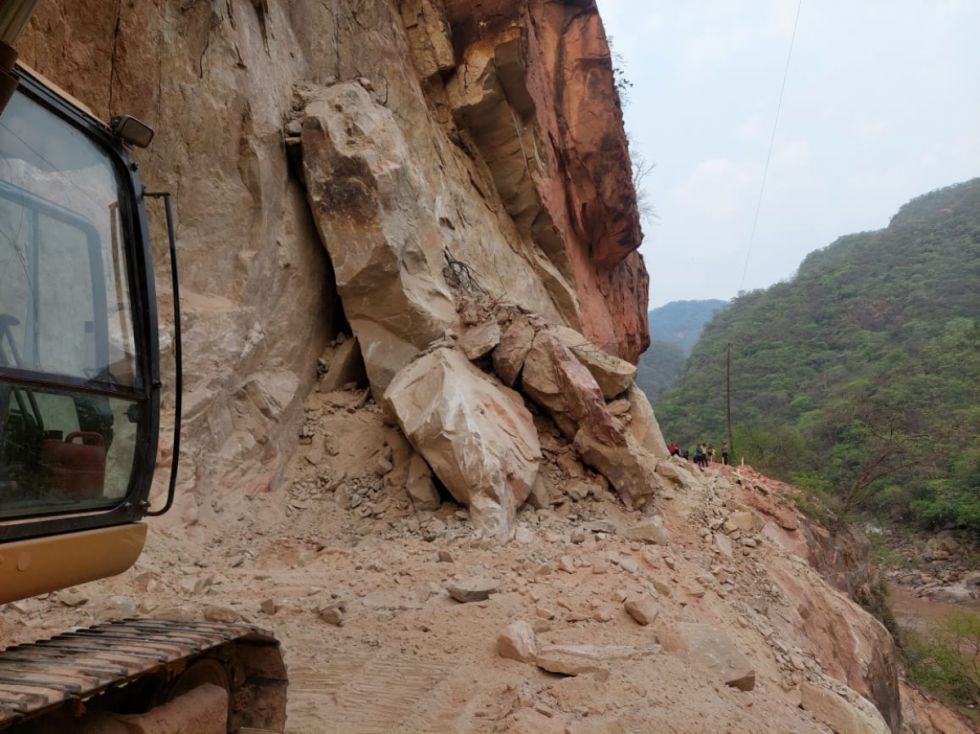 ABC habilita ruta alterna al Chaco ante derrumbe de grandes rocas en El Angosto