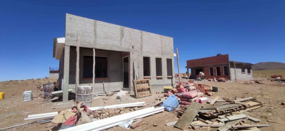 Falta de dólares golpea al sector de la construcción