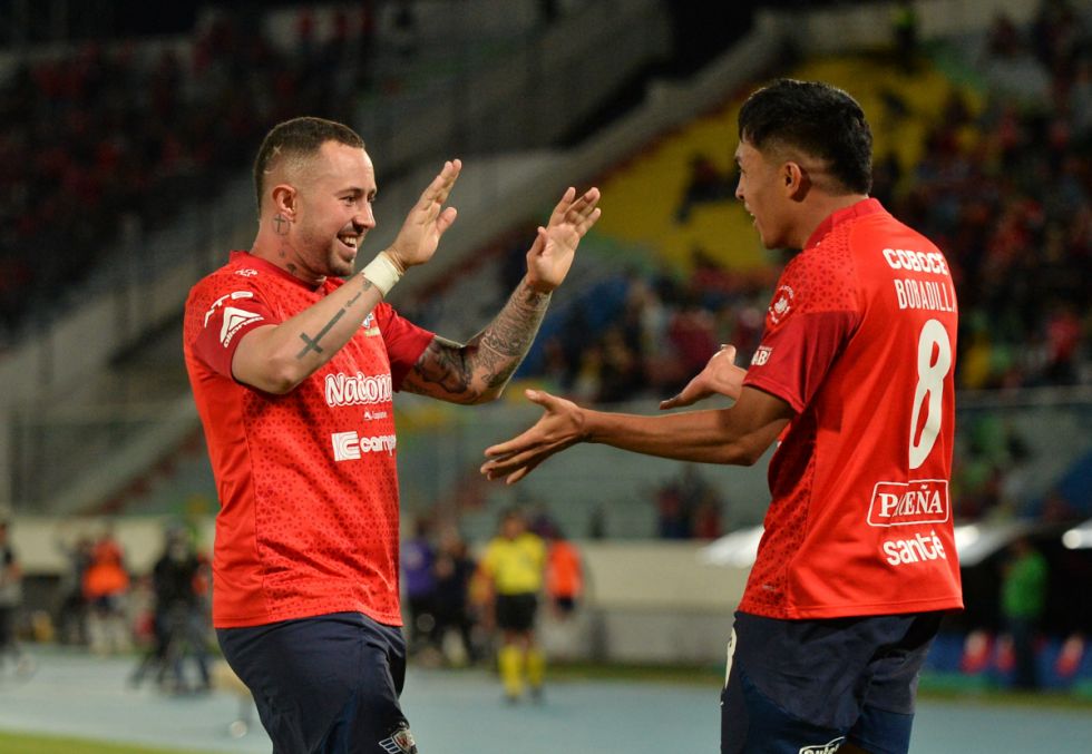 Wilstermann aplica castigo sobre  Blooming de la mano de Bobadilla