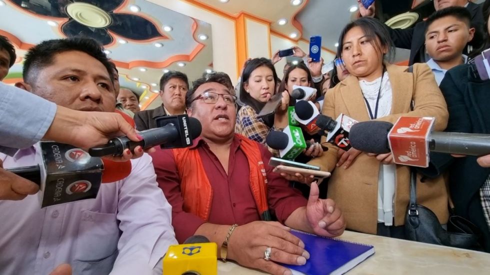 Choferes de La Paz deciden paro movilizado con bloqueos para este miércoles
