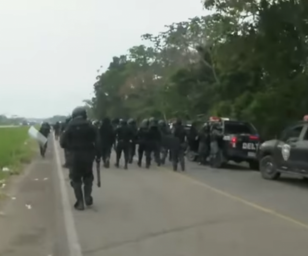 Intento de desbloqueo en el Puente Ichilo fracasa: Policía se retira ante resistencia de bloqueadores