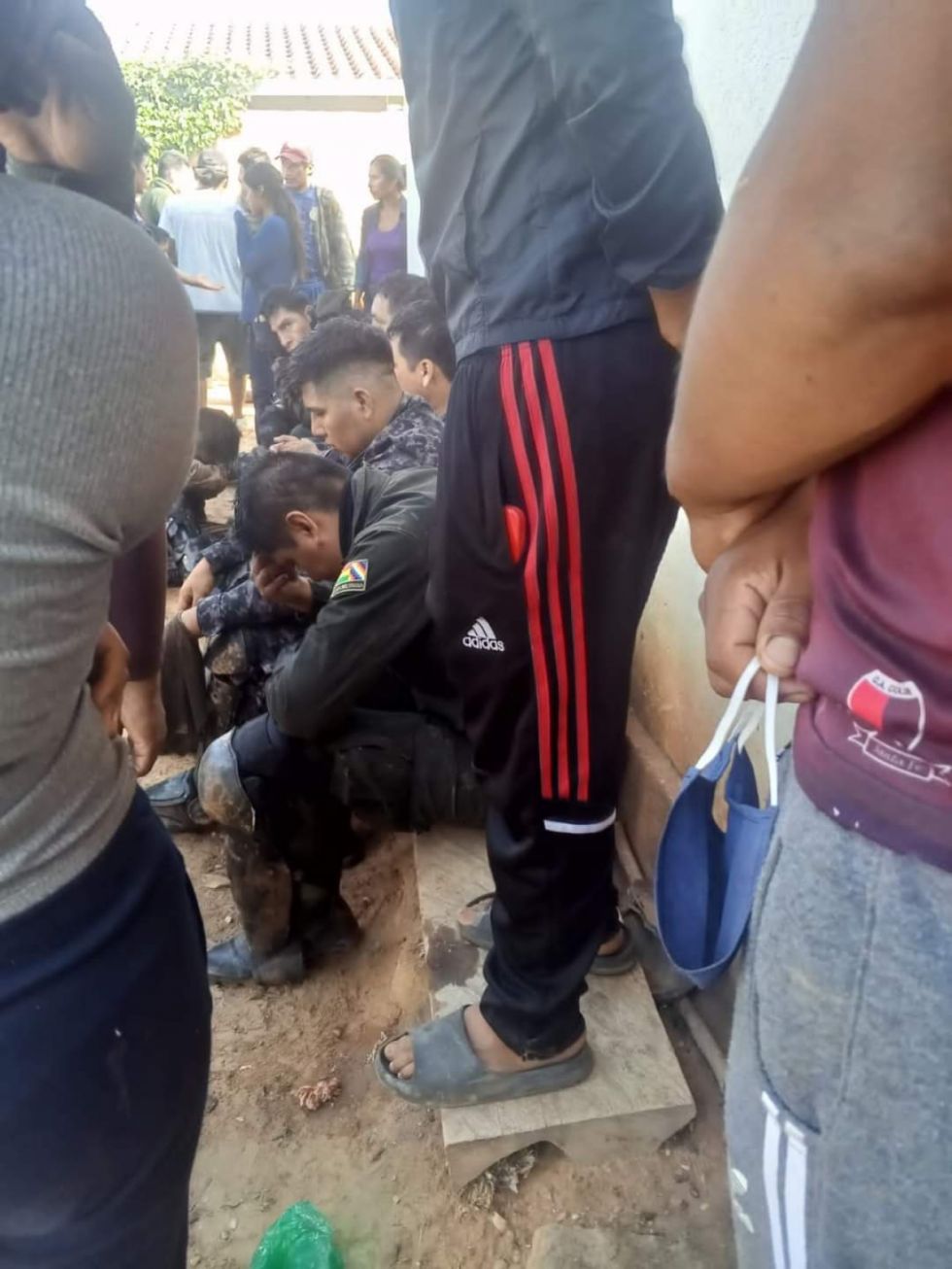 Toman como rehenes a periodistas y policías en Mairana