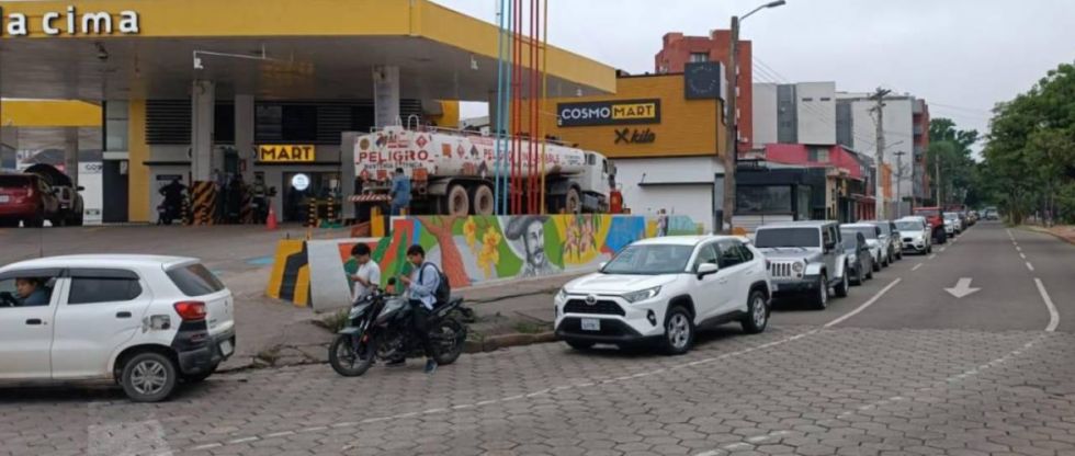 Escasez de combustible: Gobierno dice que “cerca del fin de semana” se regularizará el suministro