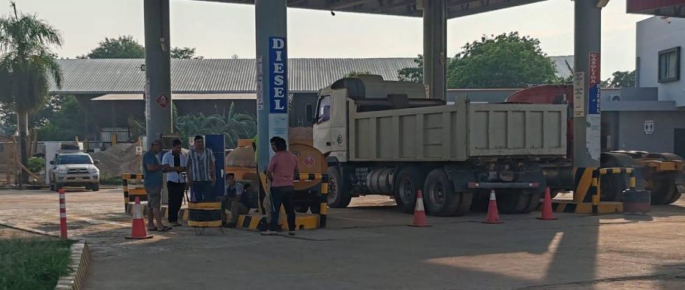 Pasaron los bloqueos, quedan las filas y quejas por la falta de combustible en surtidores