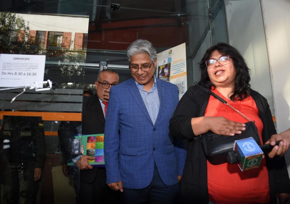Gobierno y evistas acuerdan tres mesas para el diálogo en la Defensoría del Pueblo 