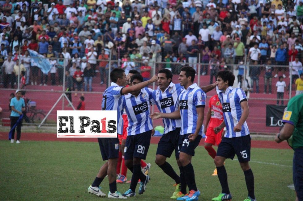 Festejo de un triunfo clave ante Guabirá, que le ponía cerca del ascenso a la Liga