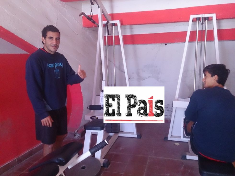 “Pocho” y “Chicho” Vogliotti conversan durante el entrenamiento en el gimnasio 