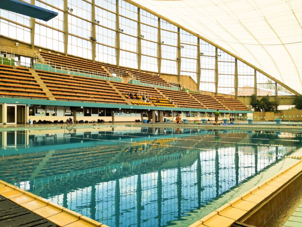 Hallan a una persona sin vida en una piscina, tras permanecer casi un día sumergida