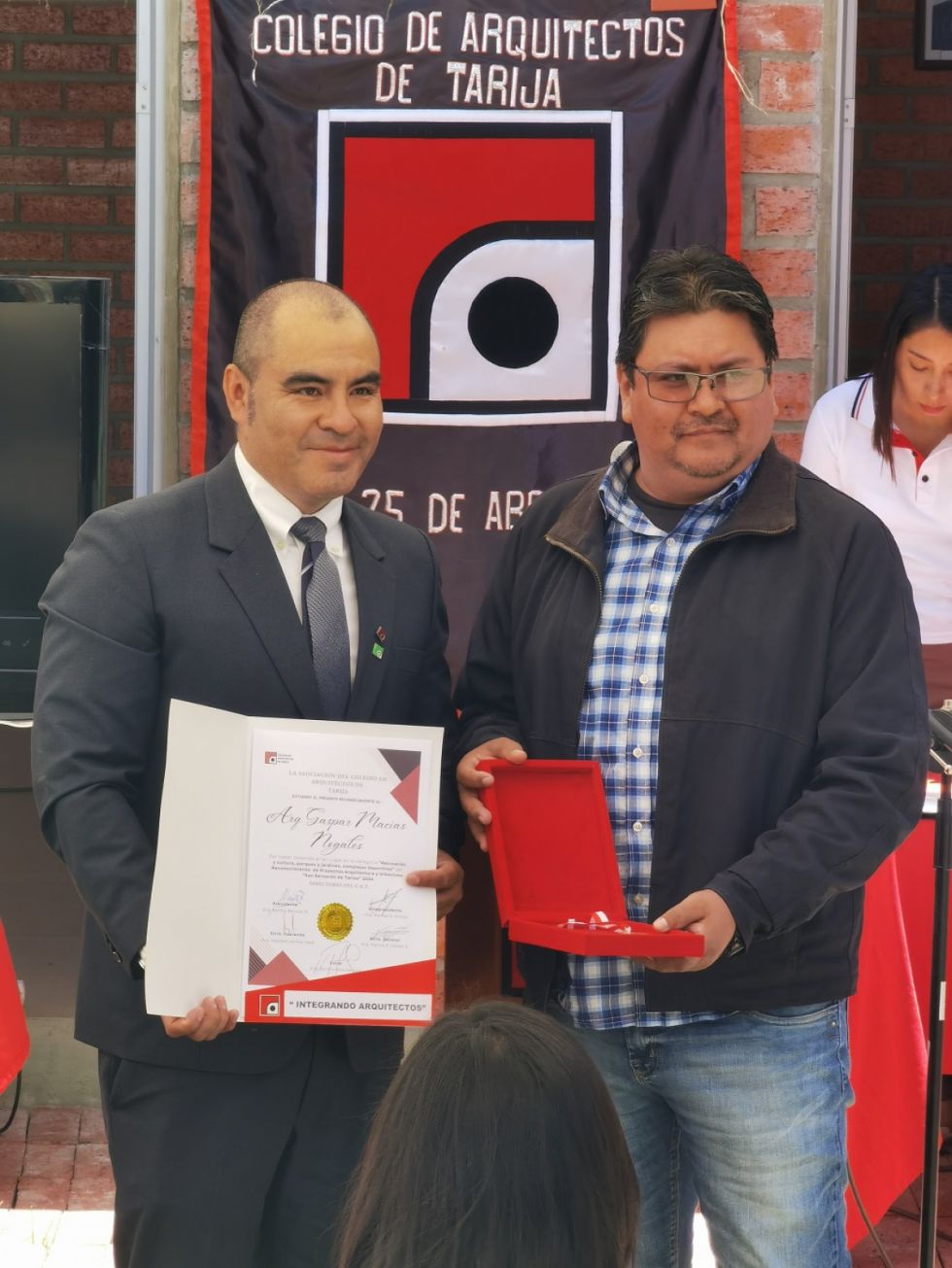 Medalla para Gaspar Macías