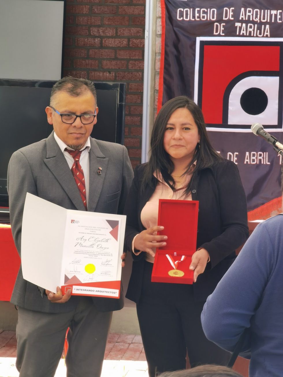 Medalla para Elizabeth Mancilla