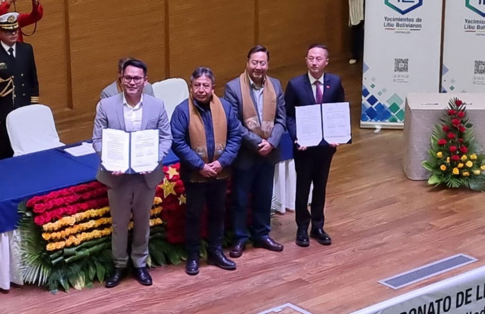 Firman con empresa china para producir carbonato de litio y suman dos contratos pendientes de aprobación en la Asamblea