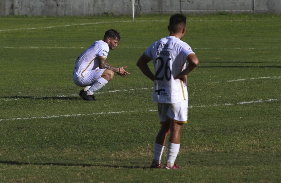Real Santa Cruz se hunde tras perder ante Independiente 