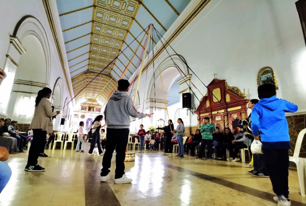 Ensayando la trenzada en la Catedral de San Bernardo