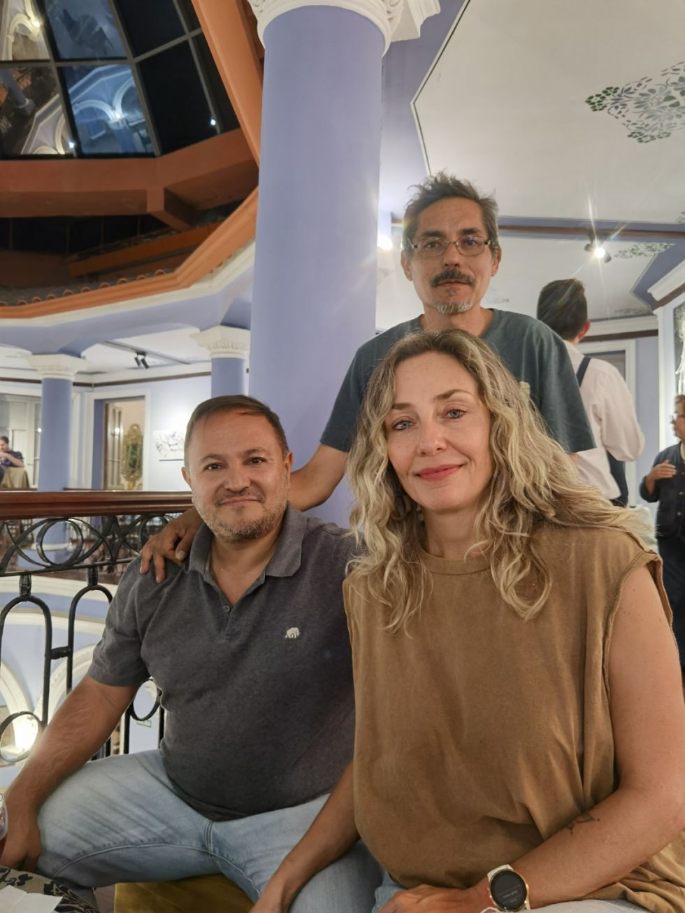 Óscar Vargas y María Trigo junto a Gabriel Aguirre Alandia