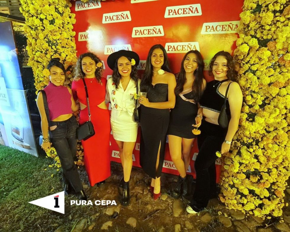 Alejandra Añez, Karina del Carpio, Maya Ocampo, Valentina Raña, Liliana Pereira y María José Zambrana