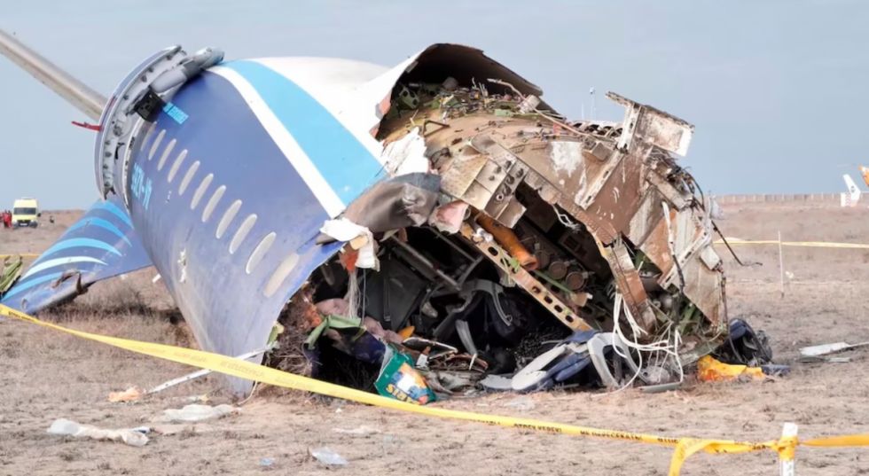 Biden apunta a Putin por derribar avión en Kazajistán