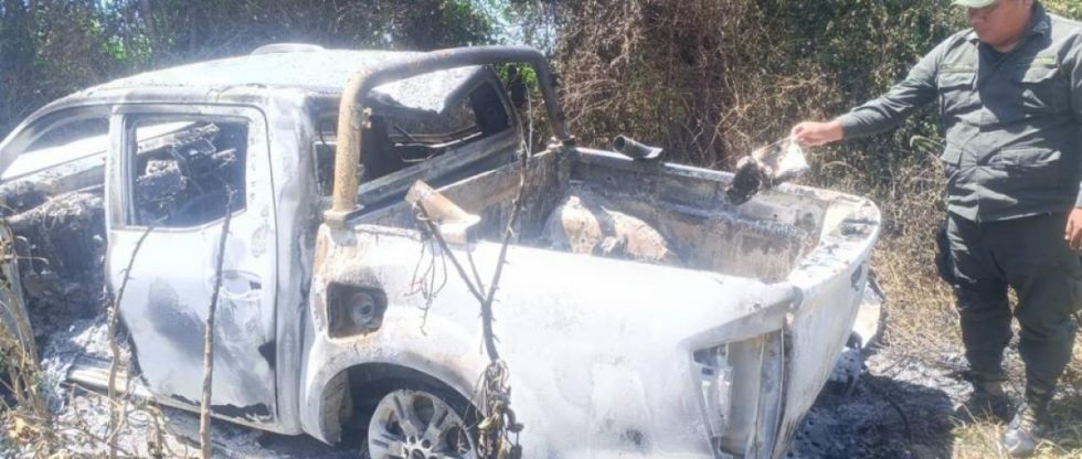Identifican a las personas carbonizadas dentro de una camioneta en Las Peñas