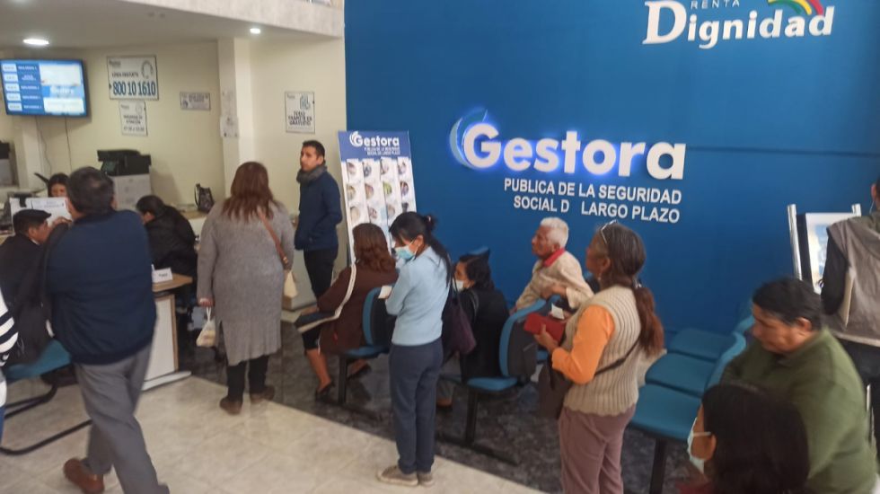 Jubilados de la Policía molestos por nulo beneficio de la Ley 1582